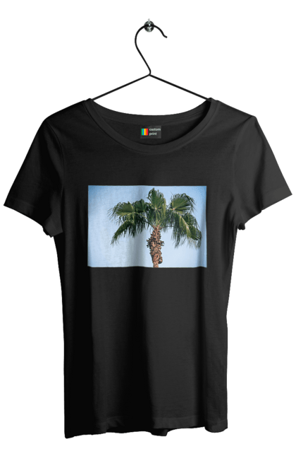 Футболка жіноча з принтом "Пальма на тлі неба". Берег, блакитне, відпочинок, відпустку, єгипет, зелений, зелені, лист, листя, море, небо, оазис, океан, острів, пальма, південь, подорож, пригоди, тропіки, туреччина. 2070702