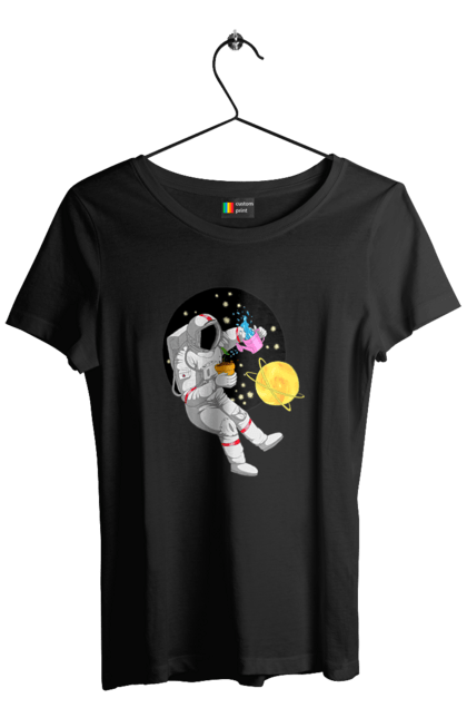 Футболка жіноча з принтом "Космонавт у космосі поливає квіти". Агроном, квітка, космонавт, космос, планета. futbolka.stylus.ua