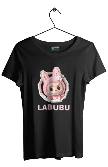 Футболка жіноча з принтом "Лабубу". Іграшка лабубу, лабубу, лабубу кока кола, мерч лабубу, мила, рожева лабубу, смішна лабубу. 2070702