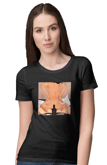 Гола Дівчина, Пляшка І Сигарети