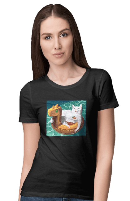 Футболка жіноча з принтом "Білий кіт у плавальному колі, на відпочинку". Басейн, відпочинок, кіт, коктейль, море, плавальний круг. 2070702