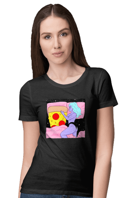 Футболка жіноча з принтом "Фіолетова Дівчина І Піца". Дівчина, ліжко, піца. 2070702