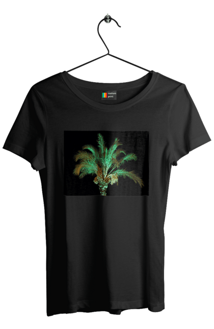 Футболка жіноча з принтом "Фінікова Пальма Вночі". Берег, відпочинок, відпустка, зелений, море, ніч, оазис, океан, острів, пальма, південь, подорож, пригоди, тропіки, фінікова, чорне. 2070702
