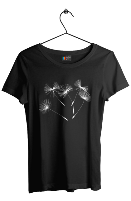 Футболка жіноча з принтом "Насіння кульбаби". Вітер, кульбаба, кульбаби, літають, літо, насіння, політ, природа, сезон. 2070702