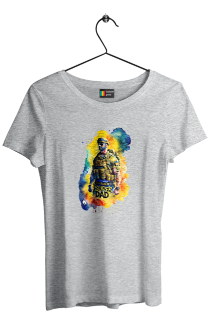 Футболка жіноча з принтом "Супер тато ЗСУ". День батька, день тата, зсу, люблю тата, супер, супер тато, супер тато зсу, тато, тато зсу, україна. 2070702