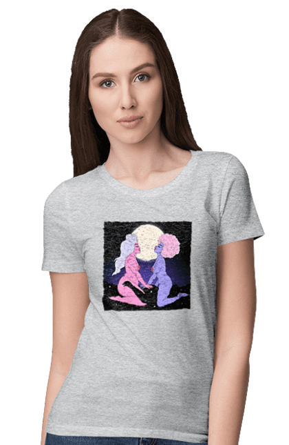 Футболка женская с принтом Две Инопланетянки И Луна. Девушки, инопланетянки, сверху. 2070702