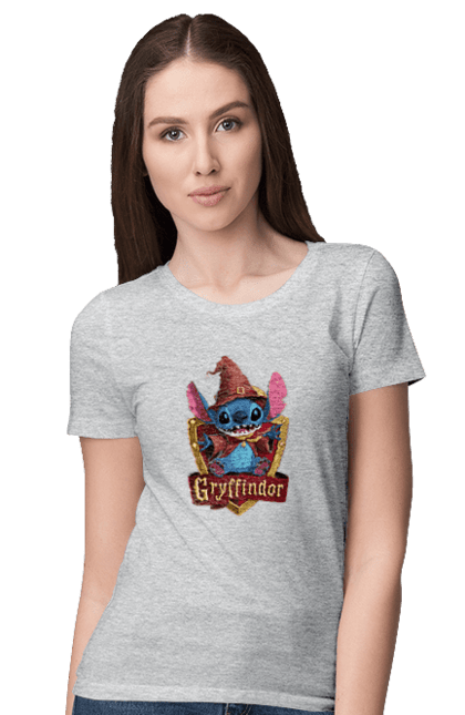 Футболка женская с принтом Стич Гриффиндор. Gryffindor, harry potter, hogwarts, stich, гарри поттер, гриффиндор, стич, факультет, франшиза, хогвартс. 2070702