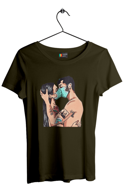 Футболка женская с принтом Коронавирусная Любовь. Карантин, коронавирус, любовь, маска, поцелуй. 2070702