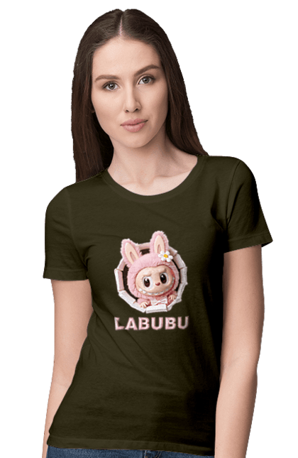 Футболка жіноча з принтом "Лабубу". Іграшка лабубу, лабубу, лабубу кока кола, мерч лабубу, мила, рожева лабубу, смішна лабубу. 2070702