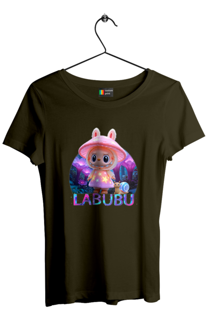 Футболка жіноча з принтом "Лабубу". Брелок лабубу, іграшка лабубу, лабубу, лабубу кока кола, лялька лабубу, мерч лабубу, мила, рожева лабубу, смішна лабубу. 2070702