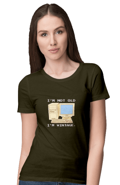 Футболка жіноча з принтом "Я не старий, я вінтажний Ретро комп'ютер". Ай ті, айті, айтішник, ботан, вінтаж, вінтажний, гік, клавіатура, код, кодер, комп, мова, піксель, програміст, програмування, ретро, хакер. 2070702