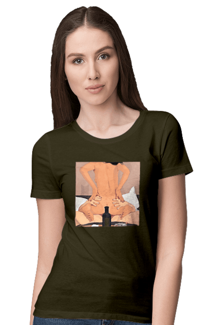 Футболка жіноча з принтом "Гола Дівчина, Пляшка І Сигарети". Гола, зверху. 2070702