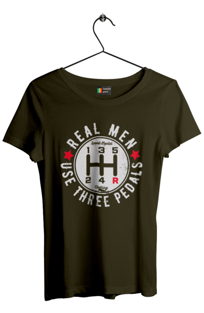 Футболка жіноча з принтом "Справжні чоловіки використовують три педалі". Авто гумор, автомобіль, гумор, для автолюбителів, для автомобіліста, коробка передач, мем, механіка, прикольна. 2070702