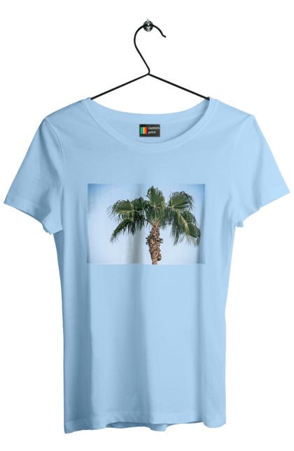 Футболка жіноча з принтом "Пальма на тлі неба". Берег, блакитне, відпочинок, відпустку, єгипет, зелений, зелені, лист, листя, море, небо, оазис, океан, острів, пальма, південь, подорож, пригоди, тропіки, туреччина. 2070702