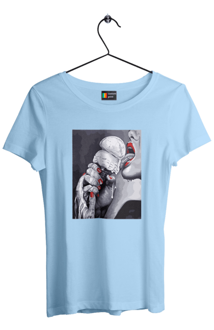 Футболка жіноча з принтом "Смак ескімо". Апетитне ескімо, вона лиже, дівчина та морозиво, лиже мовою, смак ескімо, смак морозива, тече по губах, тече по руках. 2070702