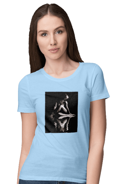Футболка жіноча з принтом "Краса тіла". Вигини жіночого тіла, грація тіла, груди, жіноче тіло, жіночі груди, краса тіла. 2070702