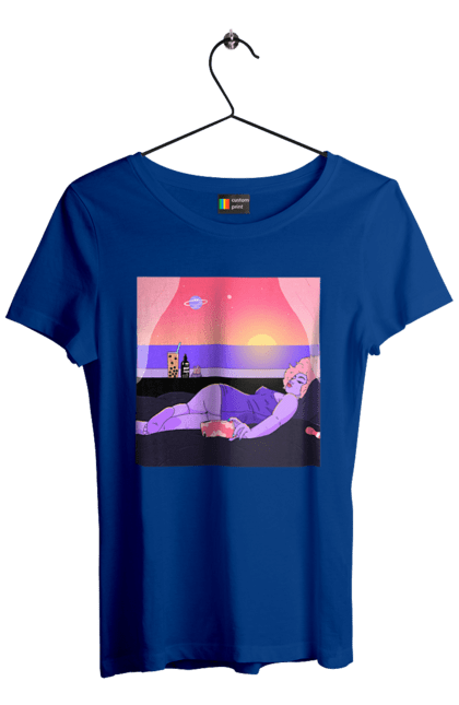 Футболка жіноча з принтом "Фіолетова Дівчина На Відпочинку". Дівчина, захід, телефон. 2070702