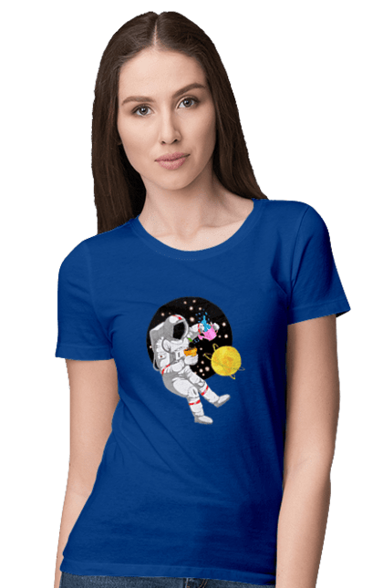 Футболка жіноча з принтом "Космонавт у космосі поливає квіти". Агроном, квітка, космонавт, космос, планета. futbolka.stylus.ua