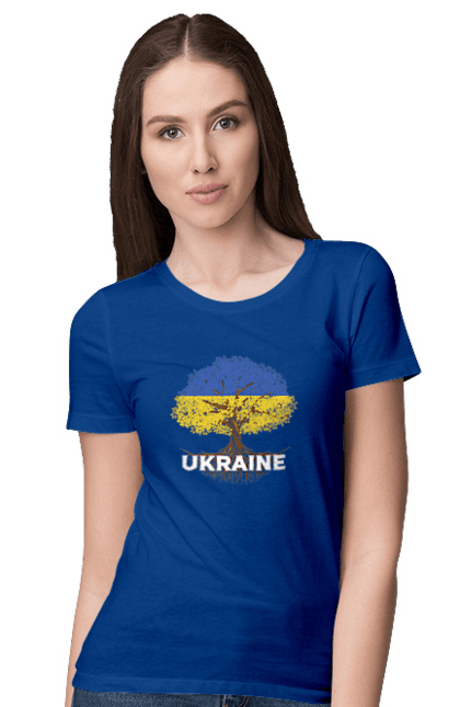 Футболка жіноча з принтом "Прапор України Дерево та Коріння". Жовто-блакитний, жовто-блакитний прапор, прапор україни, україна, українець, українка, українське коріння, український, український прапор, я люблю україну. ART принт на футболках