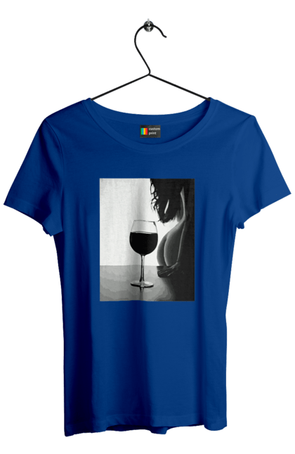 Футболка жіноча з принтом "Келих вина". Вино у келиху, грація, знову п`ятниця, очікування, тіло жінки, форми жіночого тіла. 2070702