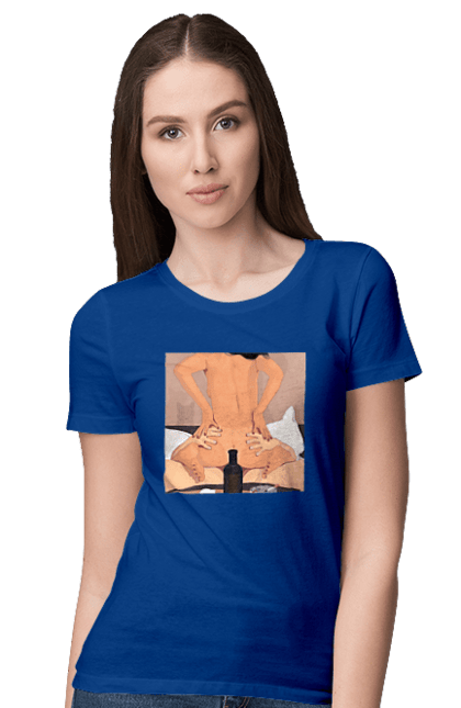 Футболка жіноча з принтом "Гола Дівчина, Пляшка І Сигарети". Гола, зверху. 2070702