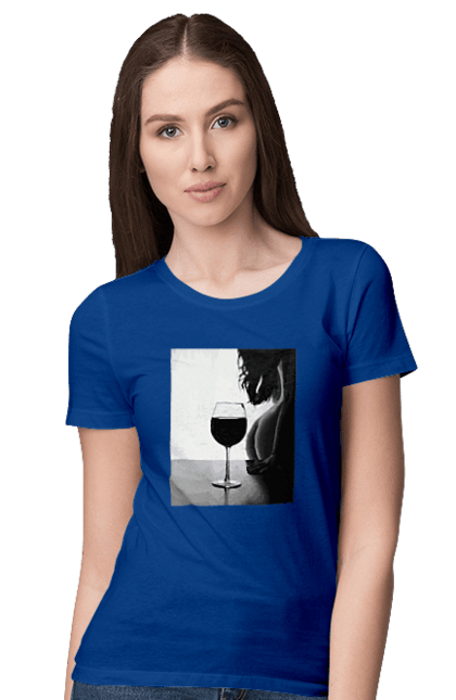 Футболка жіноча з принтом "Келих вина". Вино у келиху, грація, знову п`ятниця, очікування, тіло жінки, форми жіночого тіла. 2070702