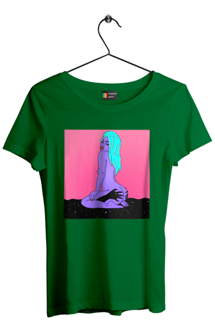 Футболка жіноча з принтом "Фіолетова Дівчина В Руках". Дівчина, інопланетянка, сидить. 2070702