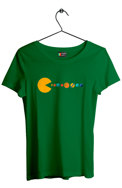 Футболка жіноча з принтом "Pac Man Planets". Atari, namco, pac man, аркадна відеогра, відеогра, комп`ютерна гра, космос, лабіринт, планети, сонячна система. 2070702