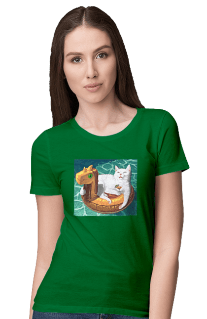 Футболка женская с принтом Белый кот в плавательном кругу, на отдыхе. Бассейн, коктейль, кот, море, отдых, плавательный круг. 2070702