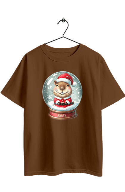 Футболка оверсайз з принтом "Капібара в сніговій кулі". Капібара, новий рік, новорічний подарунок, подарунок, різдво, різдвяна капібара, санта, свято, снігова куля, тварина. 2070702