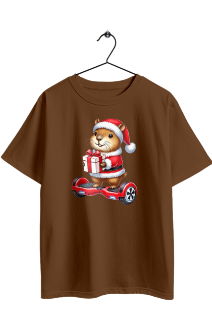 Футболка оверсайз з принтом "Різдвяна капібара з подарунком". Капібара, капібара з подарунком, новий рік, новорічний подарунок, подарунок, різдво, різдвяна капібара, санта, свято, тварина. 2070702