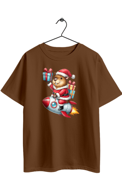 Футболка оверсайз з принтом "Різдвяна капібара з подарунком". Капібара, новий рік, новорічний подарунок, подарунок, ракета, різдво, різдвяна капібара, санта, свято, тварина. 2070702