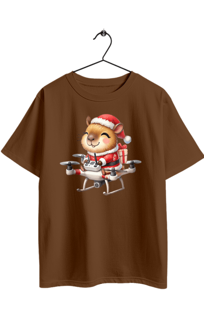 Футболка оверсайз з принтом "Різдвяна капібара з подарунком". Капібара, капібара з подарунком, новий рік, новорічний подарунок, подарунок, різдво, різдвяна капібара, санта, свято, тварина. 2070702