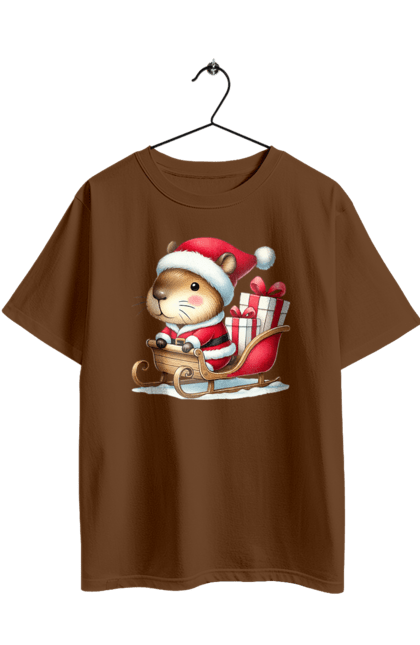 Футболка оверсайз з принтом "Різдвяна капібара з подарунком". Капібара, капібара з подарунком, новий рік, новорічний подарунок, подарунок, різдво, різдвяна капібара, санта, свято, тварина. 2070702