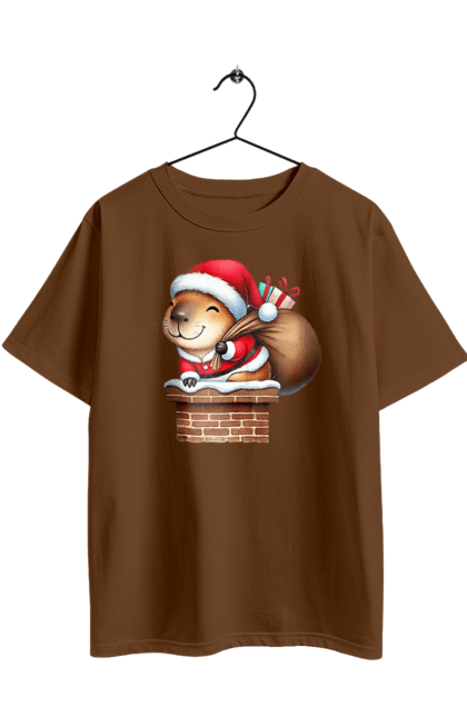 Футболка оверсайз з принтом "Різдвяна капібара з подарунком". Капібара, капібара з подарунком, новий рік, новорічний подарунок, подарунок, різдво, різдвяна капібара, санта, свято, тварина. 2070702