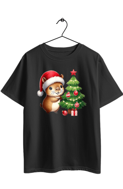 Футболка оверсайз з принтом "Різдвяна капібара з ялинкою". Капібара, новий рік, новорічний подарунок, подарунок, різдво, різдвяна капібара, санта, свято, тварина, ялинка. 2070702