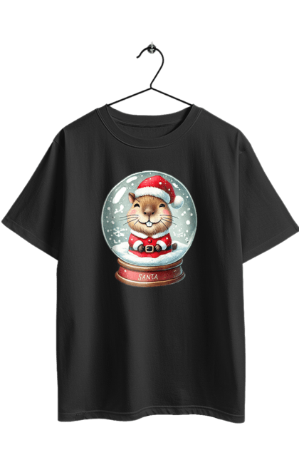 Футболка оверсайз з принтом "Капібара в сніговій кулі". Капібара, новий рік, новорічний подарунок, подарунок, різдво, різдвяна капібара, санта, свято, снігова куля, тварина. 2070702