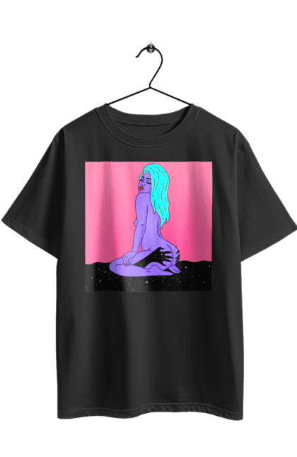 Футболка оверсайз з принтом "Фіолетова Дівчина В Руках". Дівчина, інопланетянка, сидить. 2070702