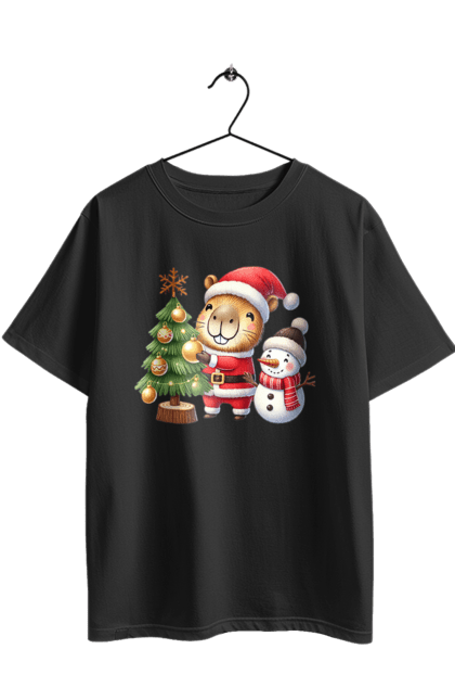 Футболка оверсайз з принтом "Різдвяна капібара з ялинкою". Капібара, новий рік, новорічний подарунок, подарунок, різдво, різдвяна капібара, санта, свято, тварина, ялинка. 2070702