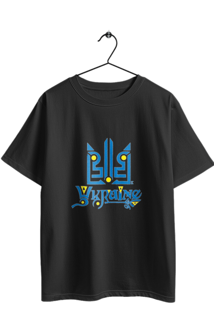 Футболка оверсайз з принтом "Україна та тризуб темний фон". Sarabeevart, день незалежності, друк, купити, патріотична, слава україні, тризуб, україна. 2070702