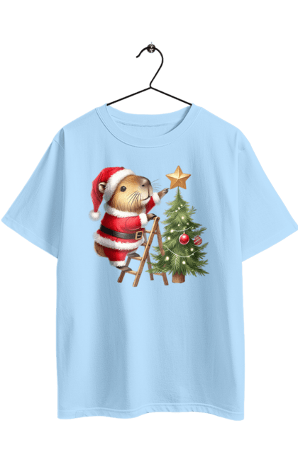 Футболка оверсайз з принтом "Різдвяна капібара з ялинкою". Капібара, новий рік, новорічний подарунок, подарунок, різдво, різдвяна капібара, санта, свято, тварина, ялинка. 2070702