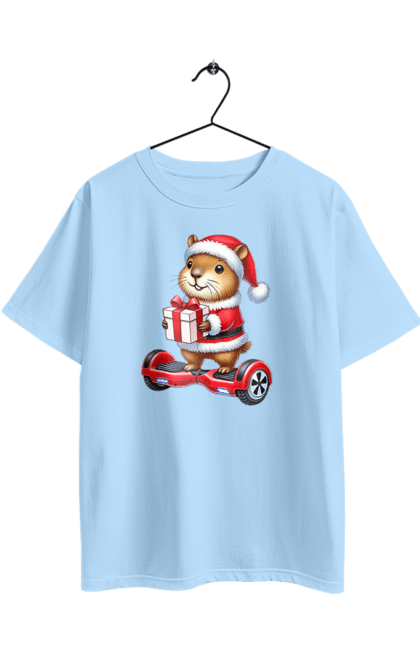 Футболка оверсайз з принтом "Різдвяна капібара з подарунком". Капібара, капібара з подарунком, новий рік, новорічний подарунок, подарунок, різдво, різдвяна капібара, санта, свято, тварина. 2070702