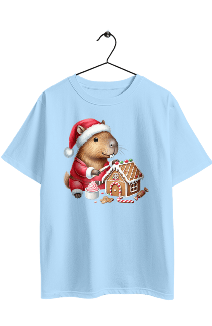 Футболка оверсайз з принтом "Капібара будує пряниковий будиночок". Капібара, новий рік, новорічний подарунок, подарунок, пряник, пряниковий будиночок, різдво, різдвяна капібара, свято, тварина. 2070702