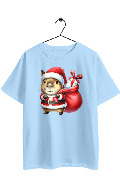 Футболка оверсайз з принтом "Різдвяна капібара з подарунком". Капібара, капібара з подарунком, новий рік, новорічний подарунок, подарунок, різдво, різдвяна капібара, санта, свято. 2070702