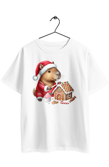 Футболка оверсайз з принтом "Капібара будує пряниковий будиночок". Капібара, новий рік, новорічний подарунок, подарунок, пряник, пряниковий будиночок, різдво, різдвяна капібара, свято, тварина. 2070702