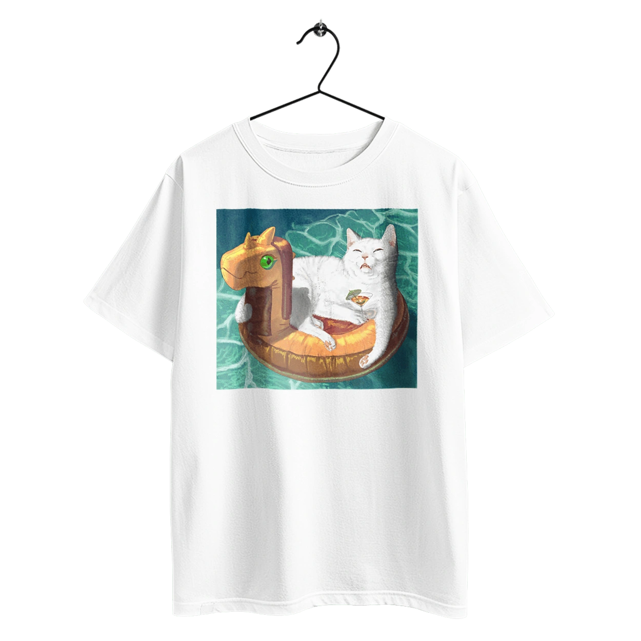 Белый кот в плавательном кругу, на отдыхе