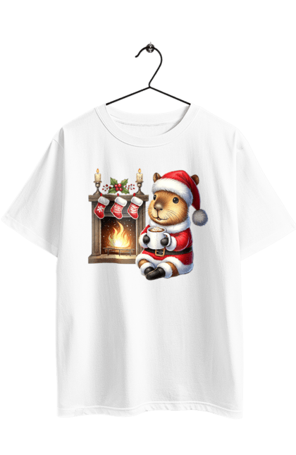 Футболка оверсайз з принтом "Капібара біля каміна з гарячим шоколадом". Гарячий шоколад, камін, капібара, новий рік, подарунок, різдво, різдвяна капібара, санта, свято, тварина. 2070702