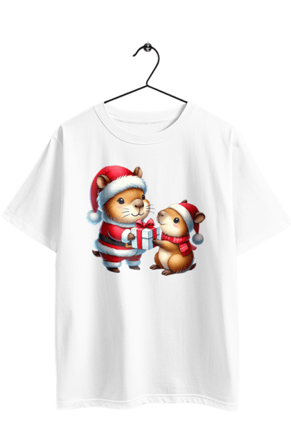 Футболка оверсайз з принтом "Різдвяна капібара з подарунком". Капібара, капібара з подарунком, новий рік, новорічний подарунок, подарунок, різдво, різдвяна капібара, санта, свято, тварина. 2070702