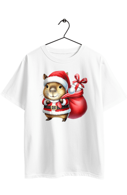 Футболка оверсайз з принтом "Різдвяна капібара з подарунком". Капібара, капібара з подарунком, новий рік, новорічний подарунок, подарунок, різдво, різдвяна капібара, санта, свято. 2070702