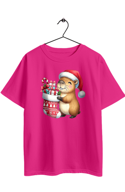 Футболка оверсайз з принтом "Різдвяна капібара з подарунком". Капібара, капібара з подарунком, новий рік, новорічний подарунок, подарунок, різдво, різдвяна капібара, санта, свято, тварина. 2070702